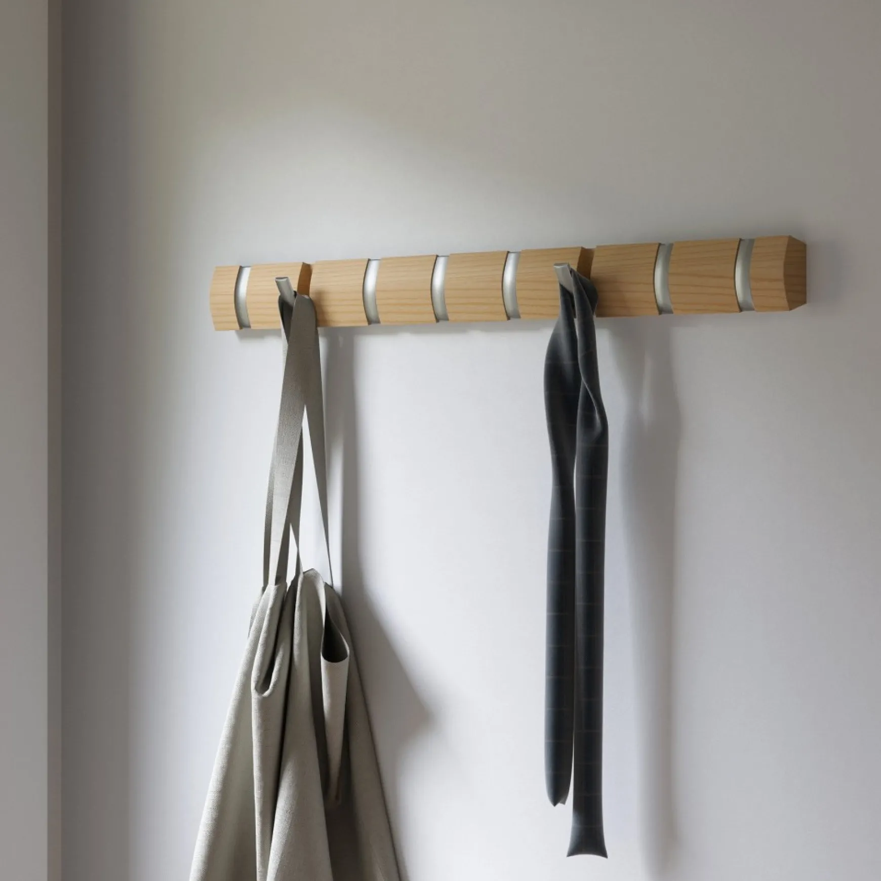 Handles & Hooks*Umbra 8 Wall Hooks - Flip