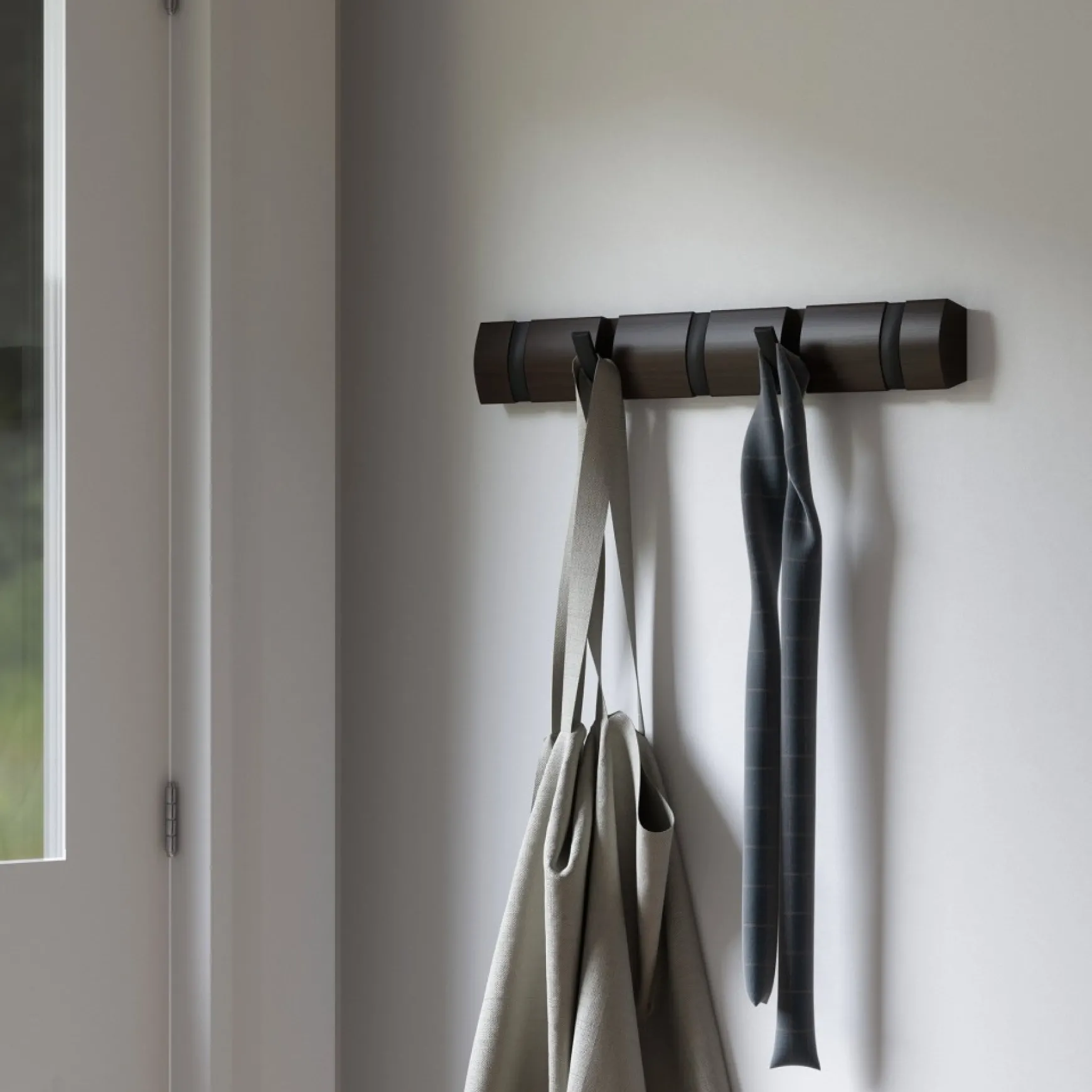 Handles & Hooks*Umbra 5 Wall Hooks - Flip