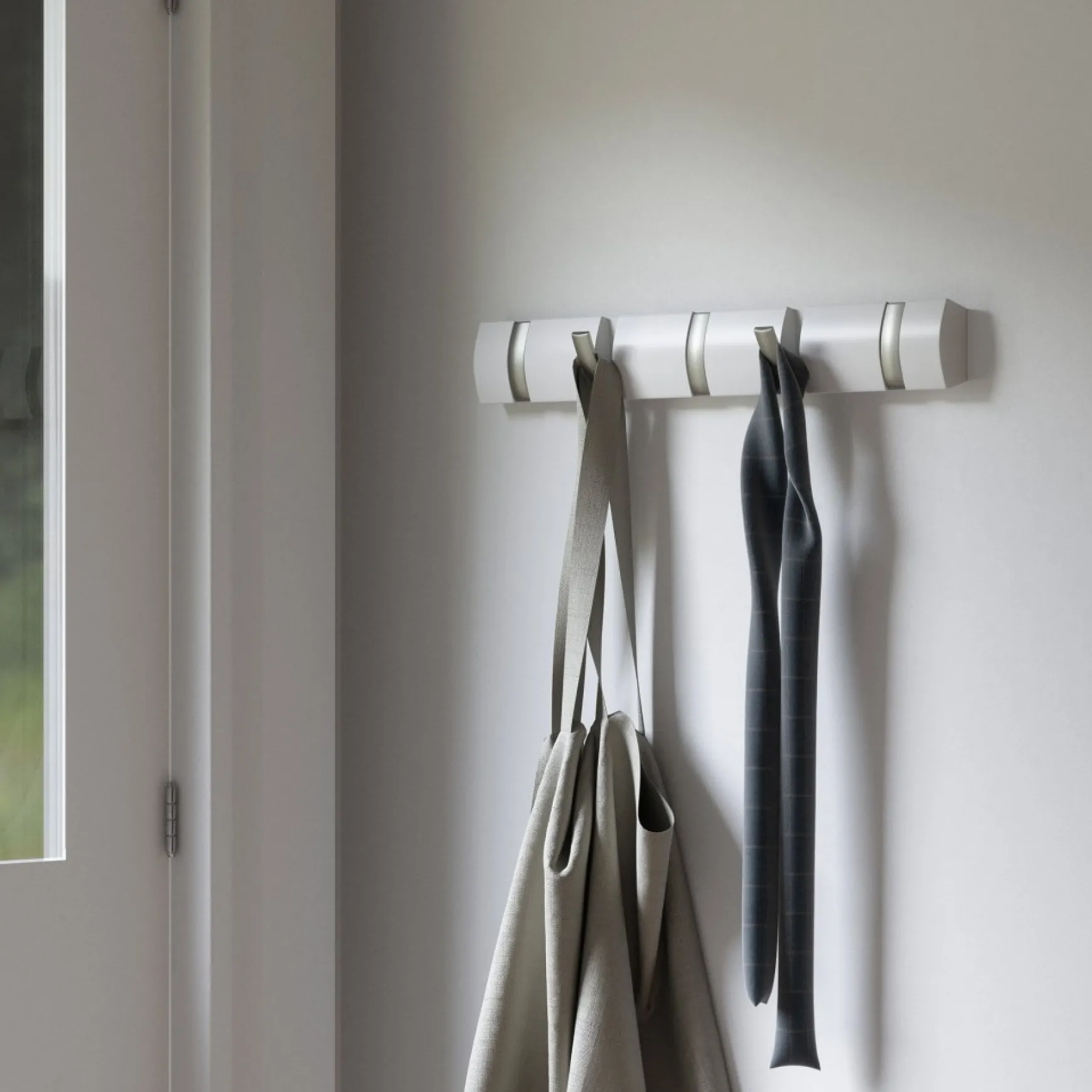 Handles & Hooks*Umbra 5 Wall Hooks - Flip