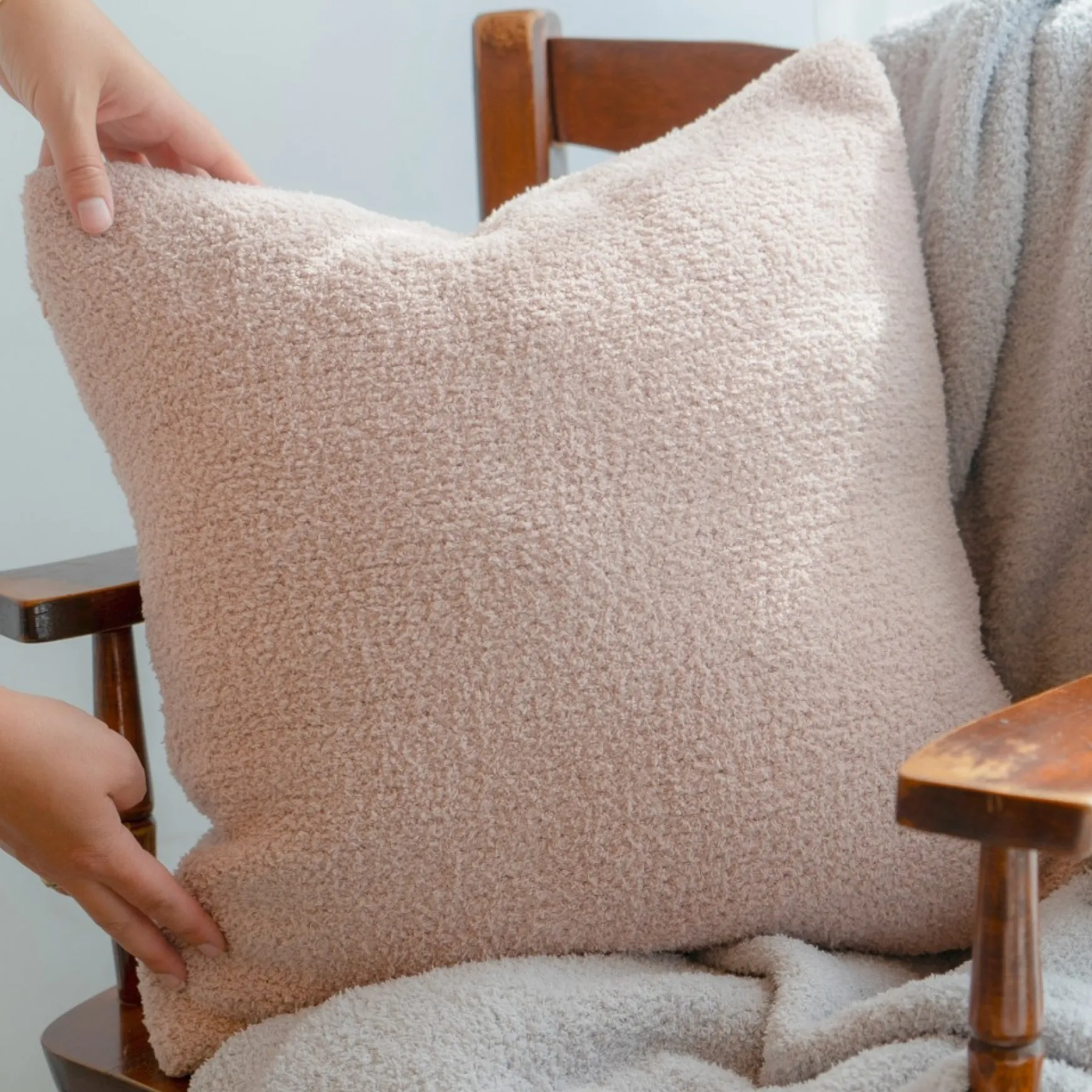 Cushions*Agence K Deluxe Knitted Cushion - Blush