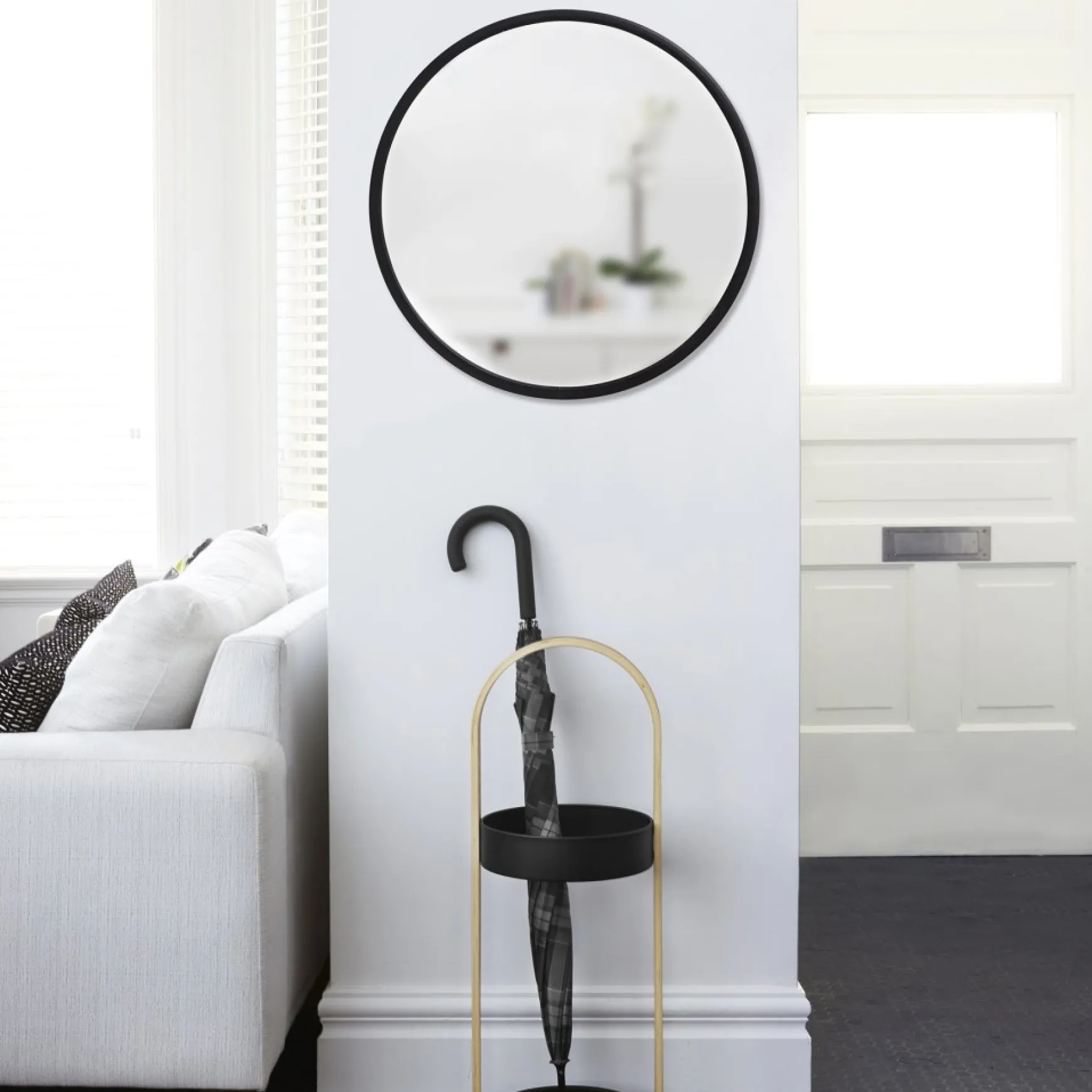 Mirrors*Umbra Round Mirror Hub - 24"