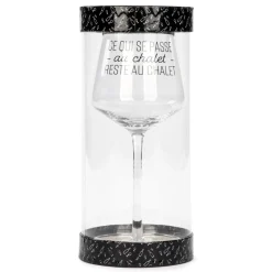 Products With Text*Attitudes Import 2 Wine Glass - Ce Qui Se Passe Au Chalet